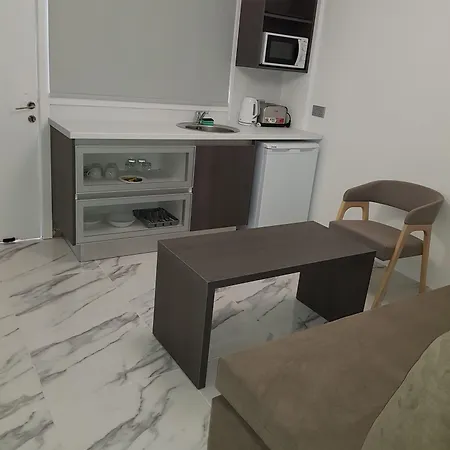 Les Palmiers Petrou * Ларнака