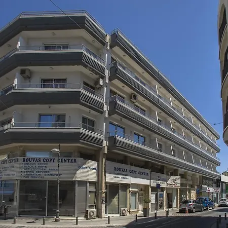 Les Palmiers Petrou 公寓