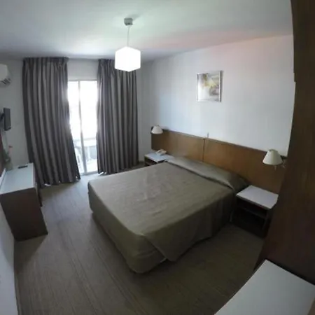 Les Palmiers Petrou アパート ラルナカ